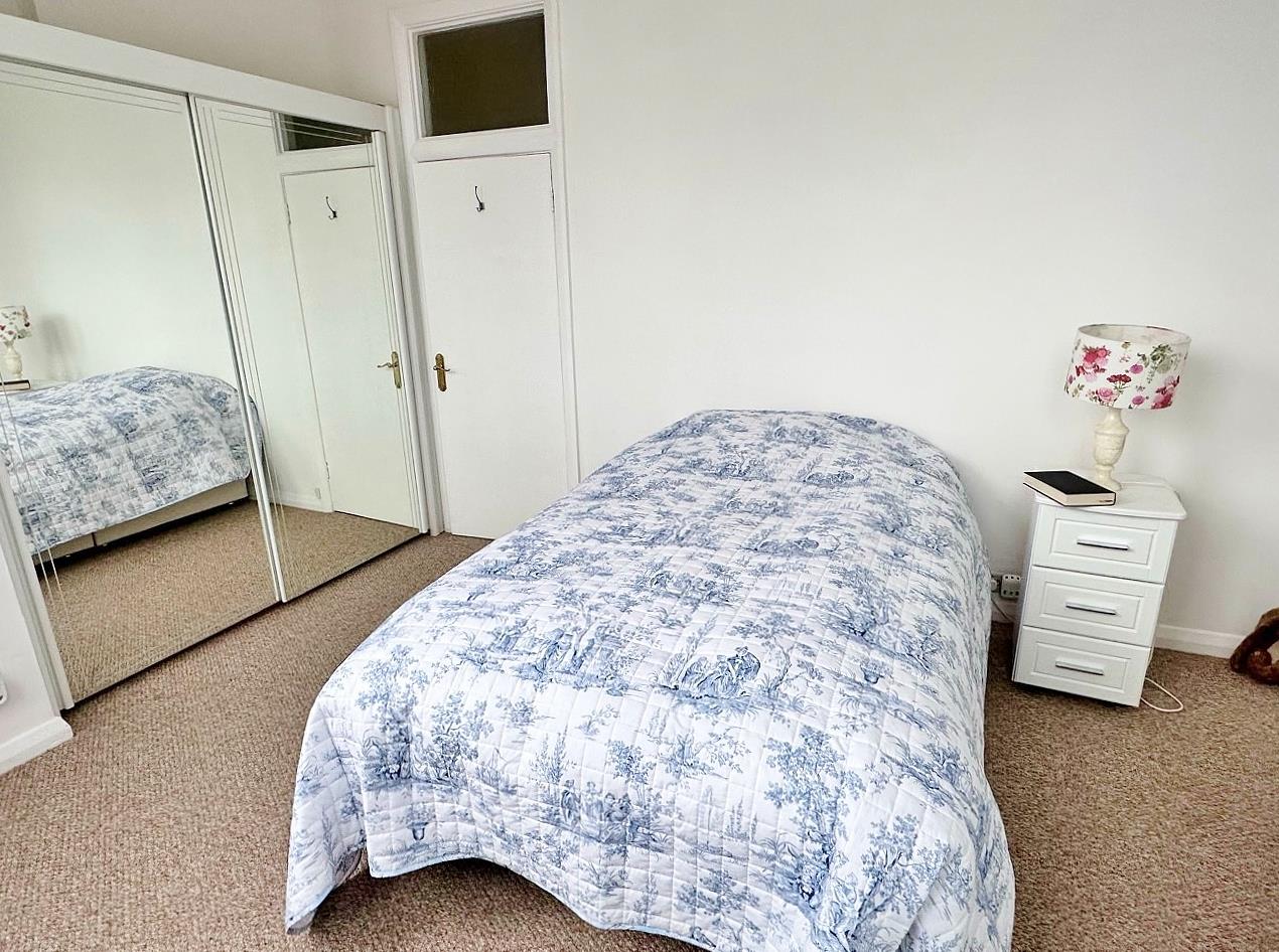 For Sale Flat in Trinity Trees, Eastbourne